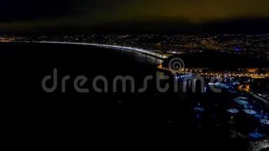 4夜奈斯法国长廊高空超移，地中海景观。 夜间城市鸟瞰图..